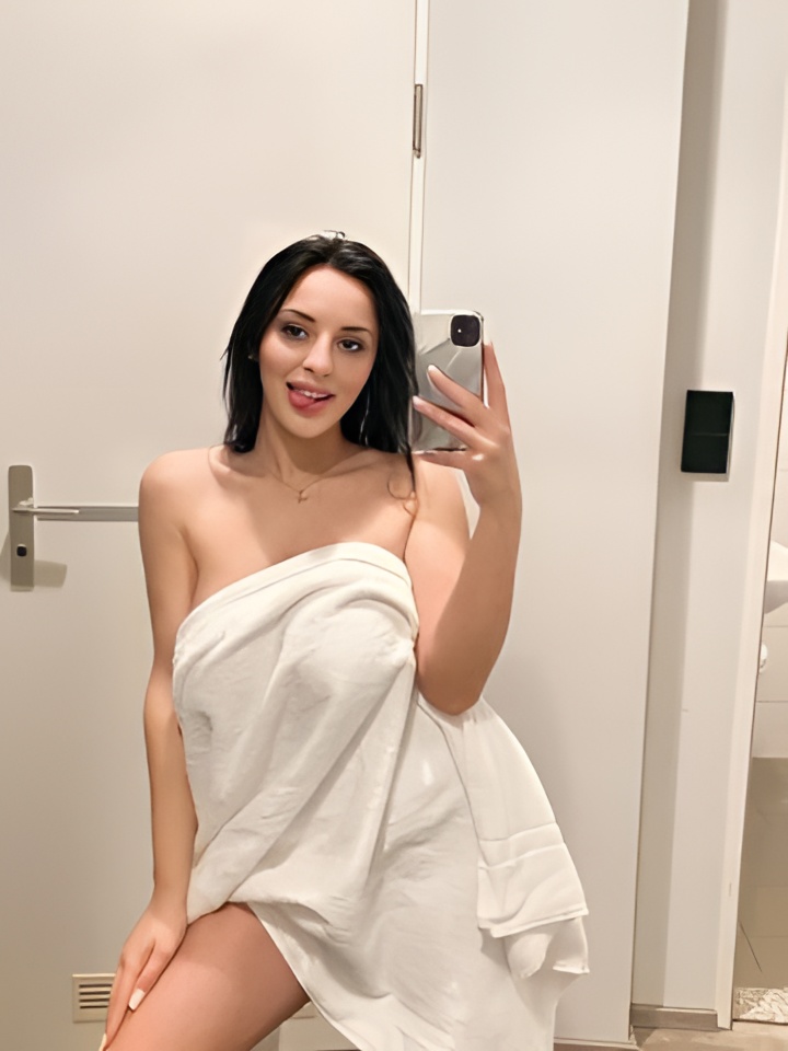 Леся привлекальеная девушка из Мирного цена от 2500 руб