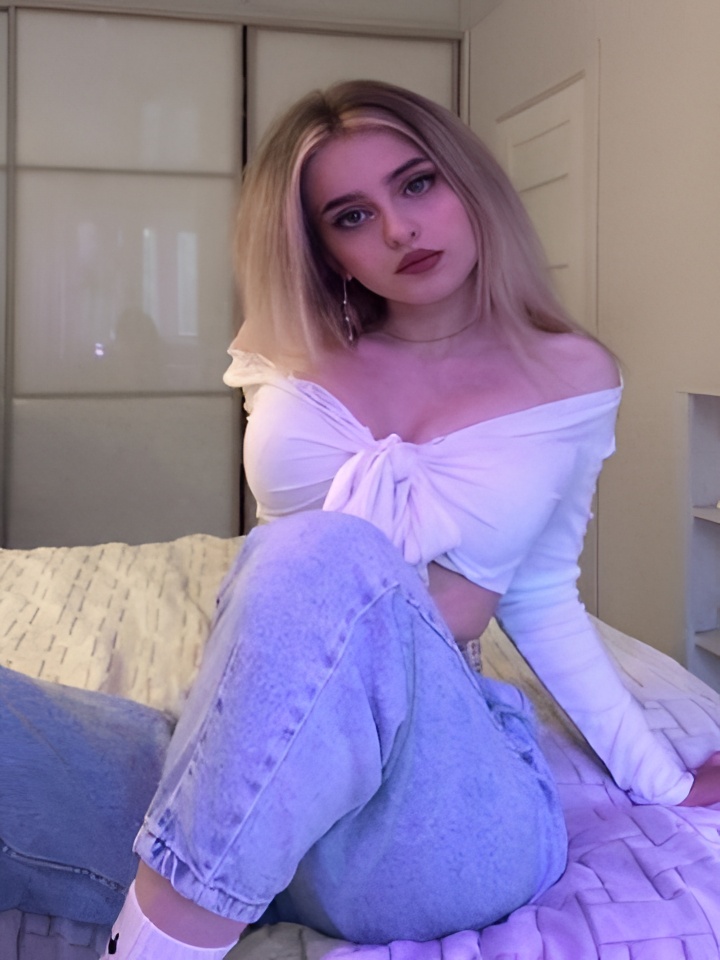 Роксана привлекальеная девушка из Мирного цена от 2000 руб