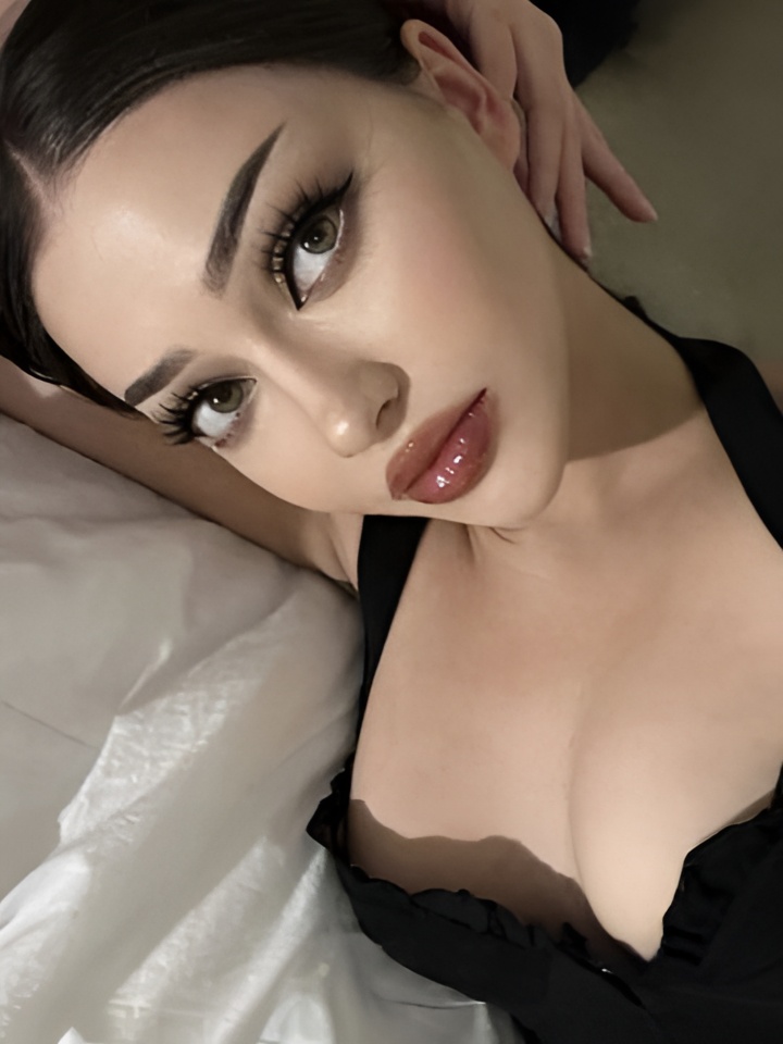 Виктория привлекальеная девушка из Мирного цена от 1500 руб