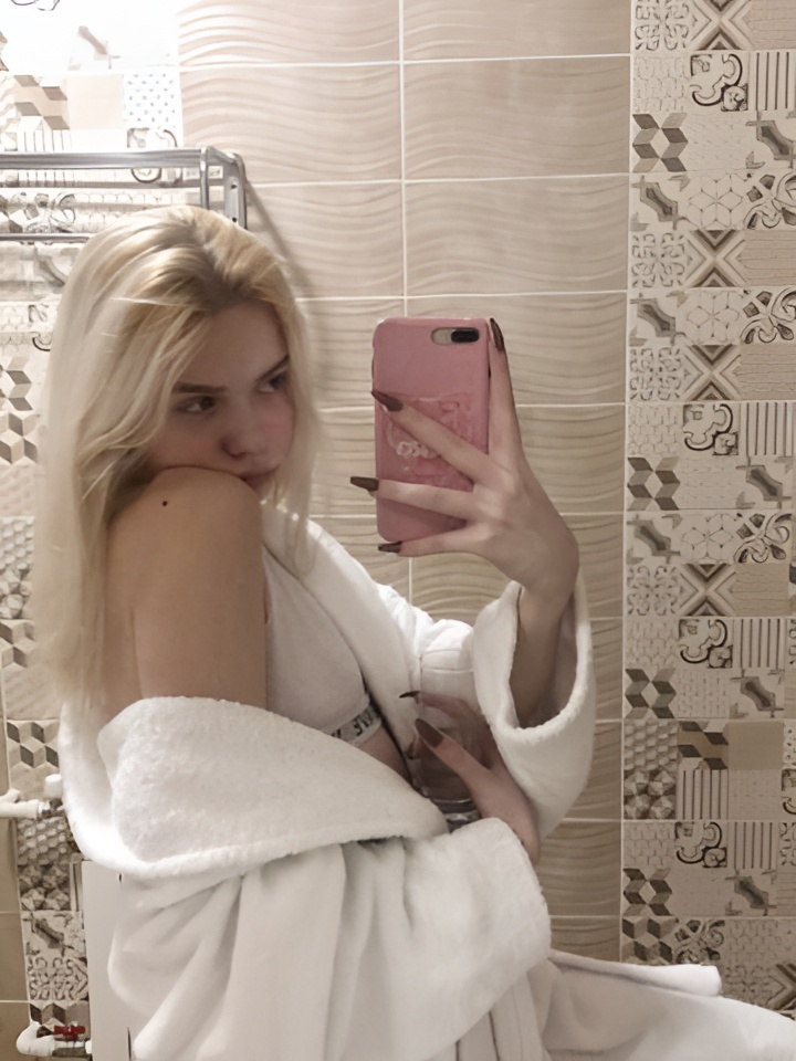 Юля привлекальеная девушка из Мирного цена от 4000 руб