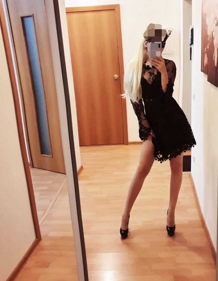 Александра привлекальеная девушка из Мирного цена от 3000 руб