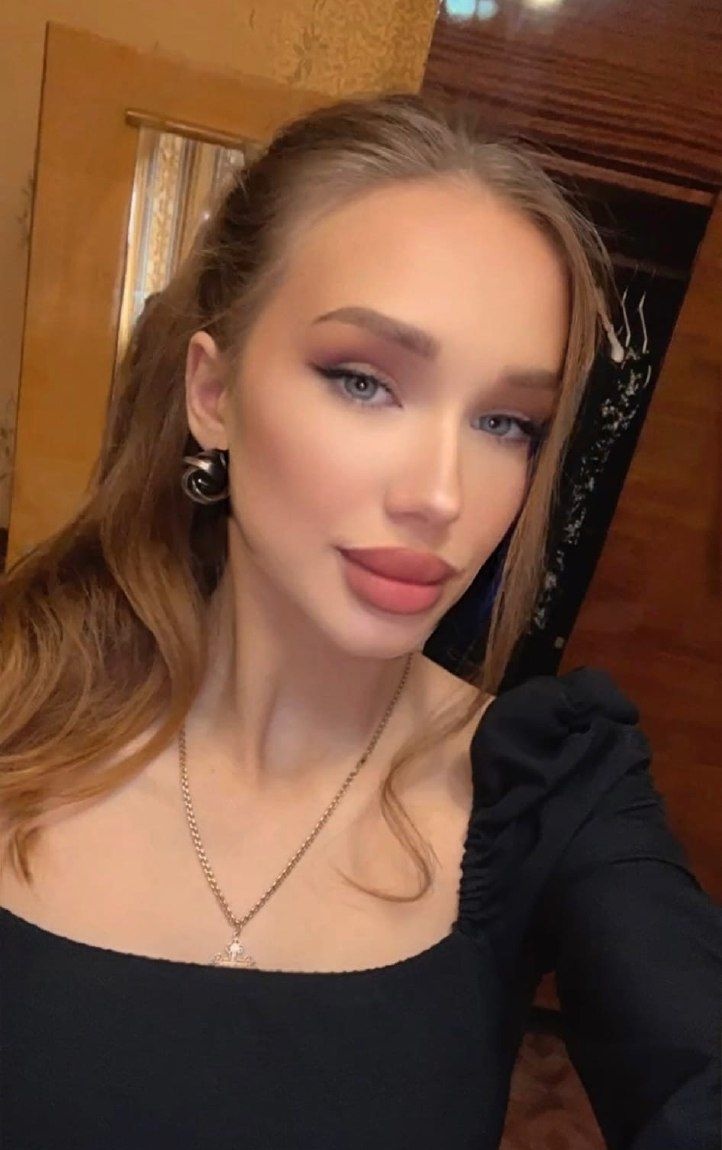 Алиса привлекальеная девушка из Мирного цена от 3000 руб