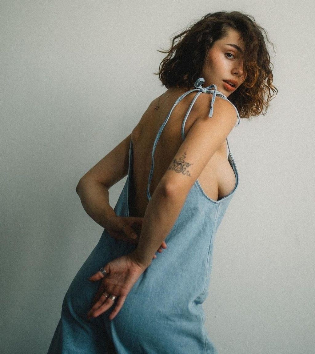 Катрина привлекальеная девушка из Мирного цена от 6000 руб