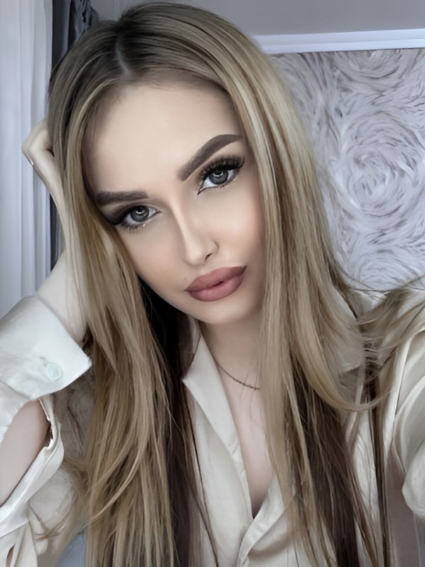 Инга привлекательная девушка из Мирного цена от 10000 руб