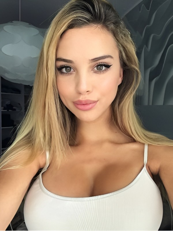 Майя привлекательная девушка из Мирного цена от 4000 руб