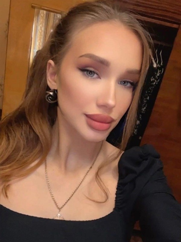 Алиса привлекательная девушка из Мирного цена от 3000 руб