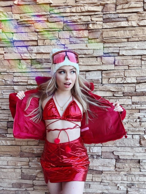 Лизок привлекательная девушка из Мирного цена от 5000 руб