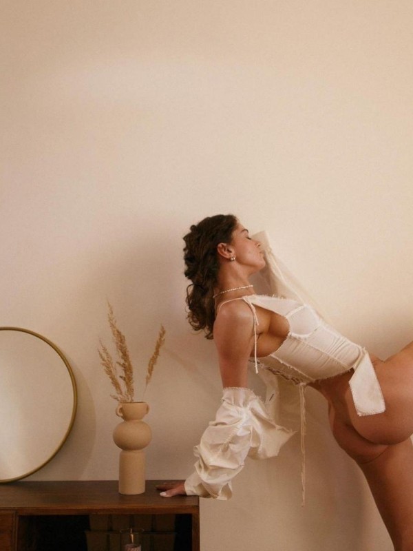 Оливия привлекательная девушка из Мирного цена от 8000 руб