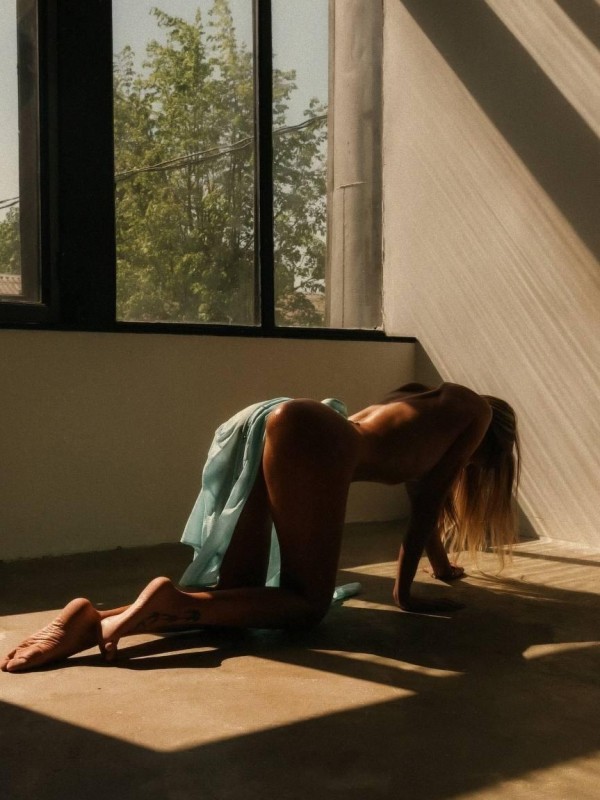 Владлена привлекательная девушка из Мирного цена от 8000 руб