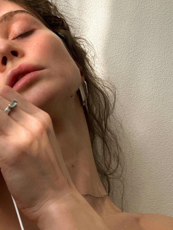 Зарина привлекательная девушка из Мирного цена от 7000 руб