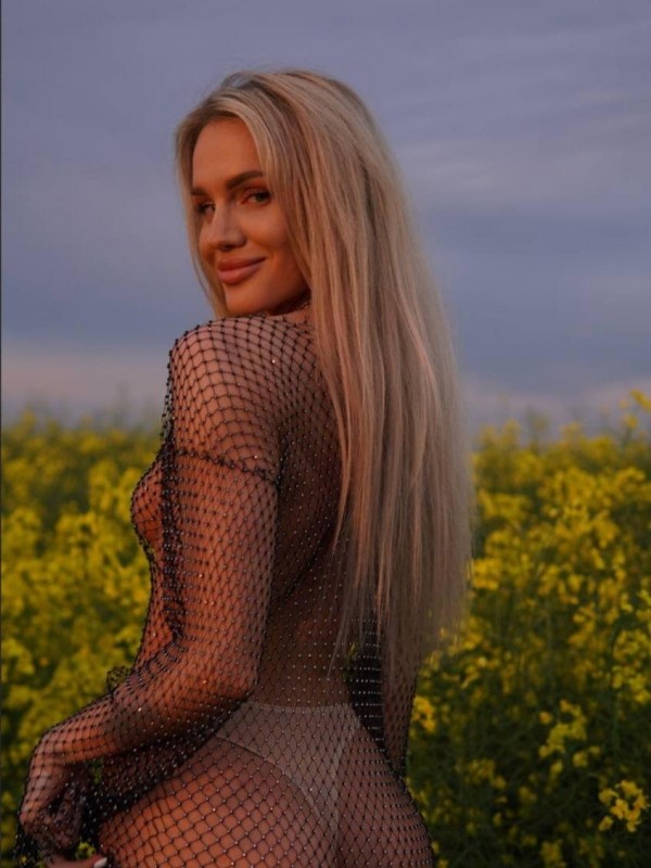 Ольга привлекательная девушка из Мирного цена от 7000 руб